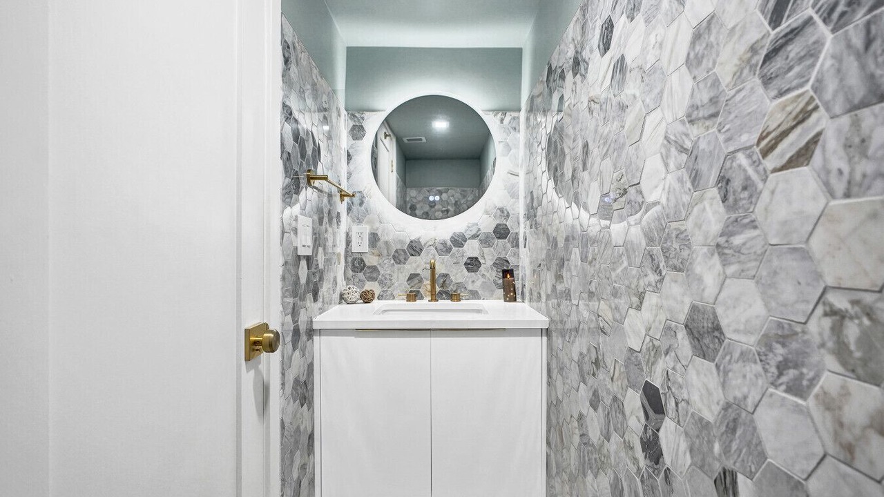 Photo of Bathroom in Mid Beach