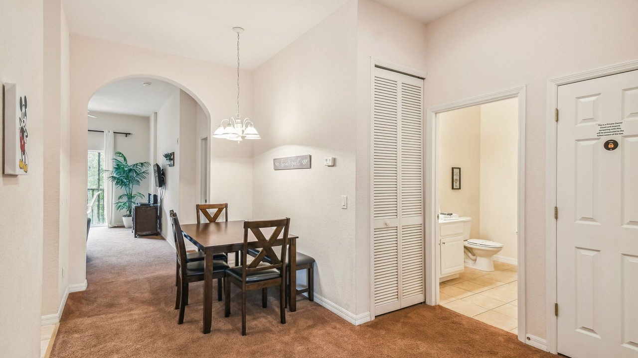 Photo of Livingroom in Bahama Bay