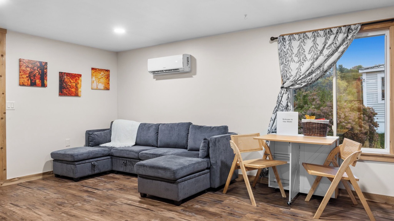 Photo of Livingroom in Pittsfield