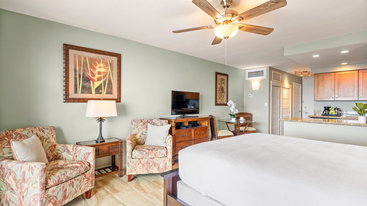 Photo of Bedroom in Historic Lahaina Front Street