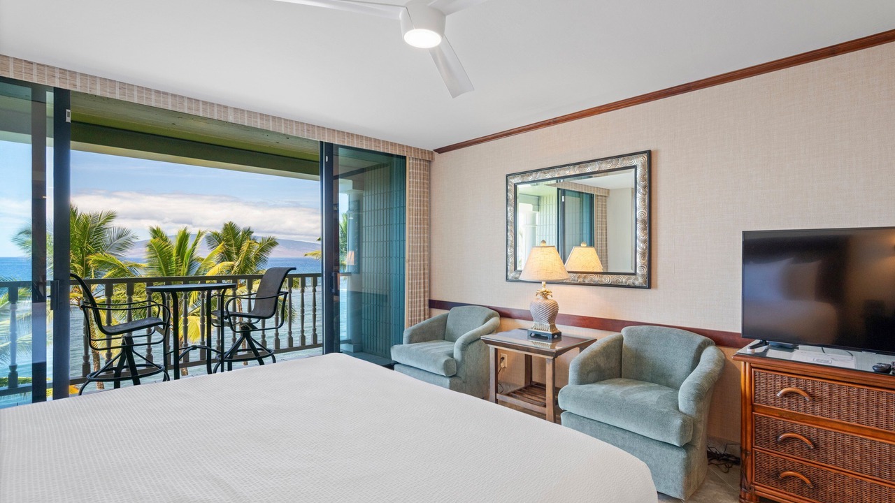 Photo of Bedroom in Historic Lahaina Front Street