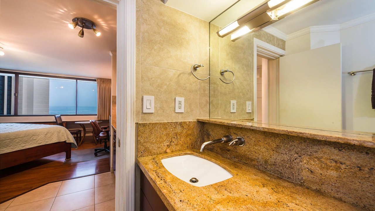 Photo of Bedroom in Waikiki