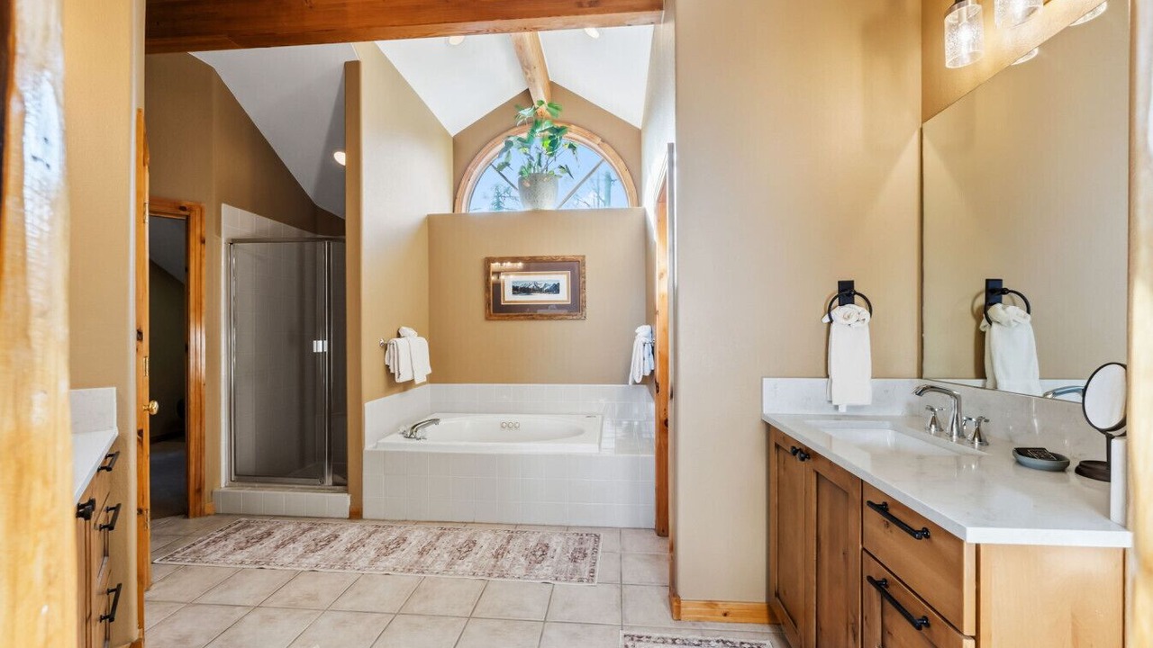 Photo of Bathroom in Four O'Clock
