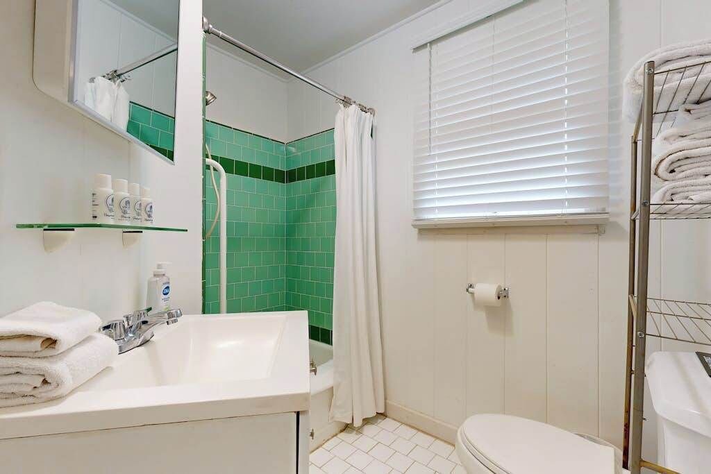 Photo of Bathroom in Haleiwa