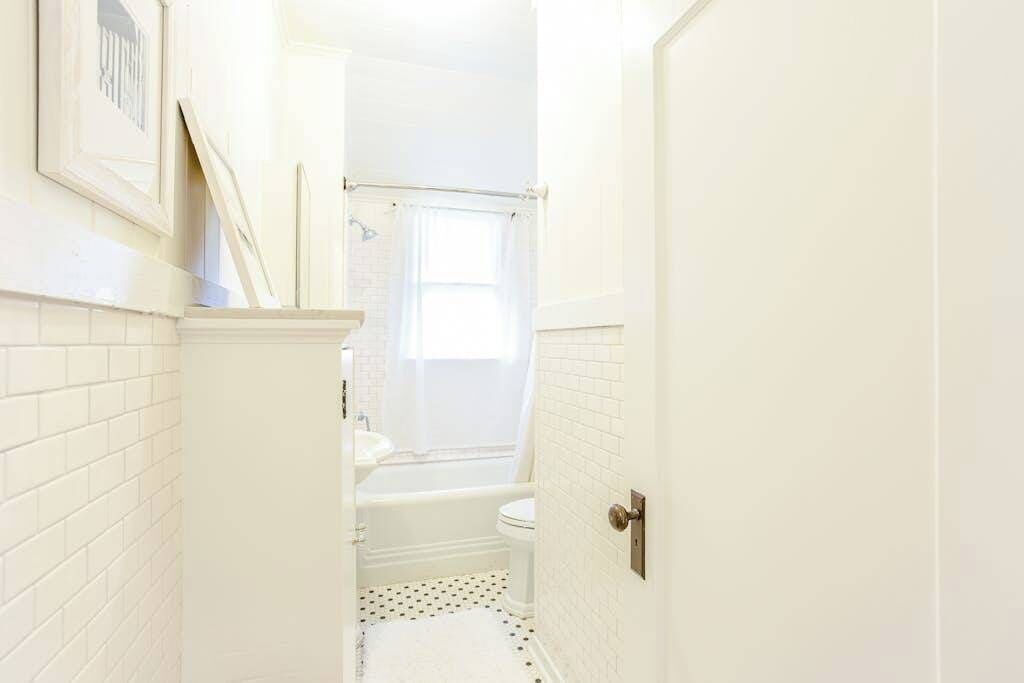 Photo of Bathroom in Diamond Head - Kapahulu - St. Louis
