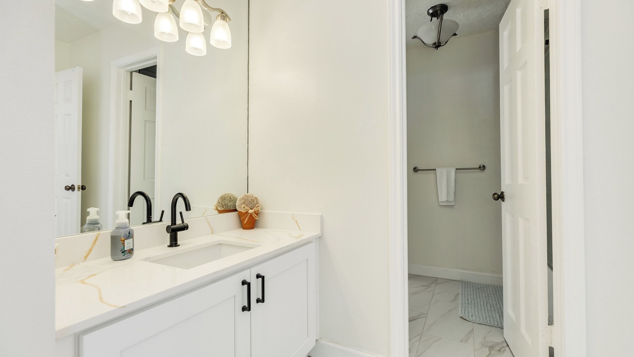 Photo of Bathroom in Pirates Beach