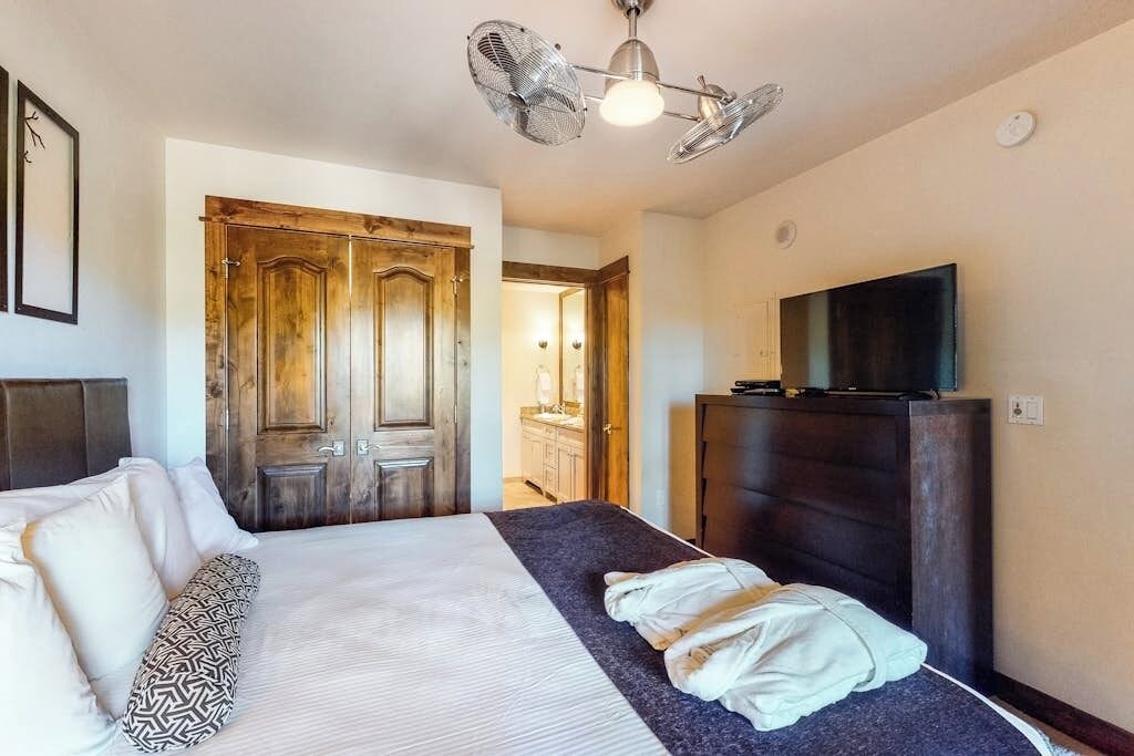 Photo of Bedroom in Four O'Clock