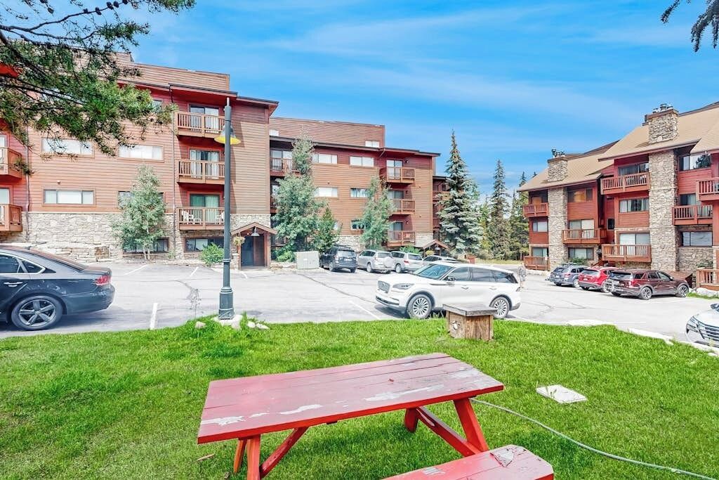 Photo of Outdoor in Four O'Clock