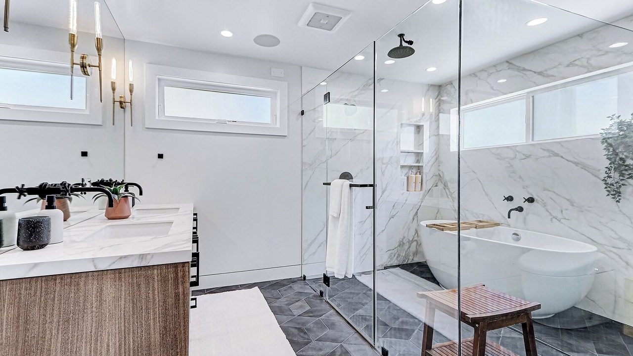 Photo of Bathroom in The Strand