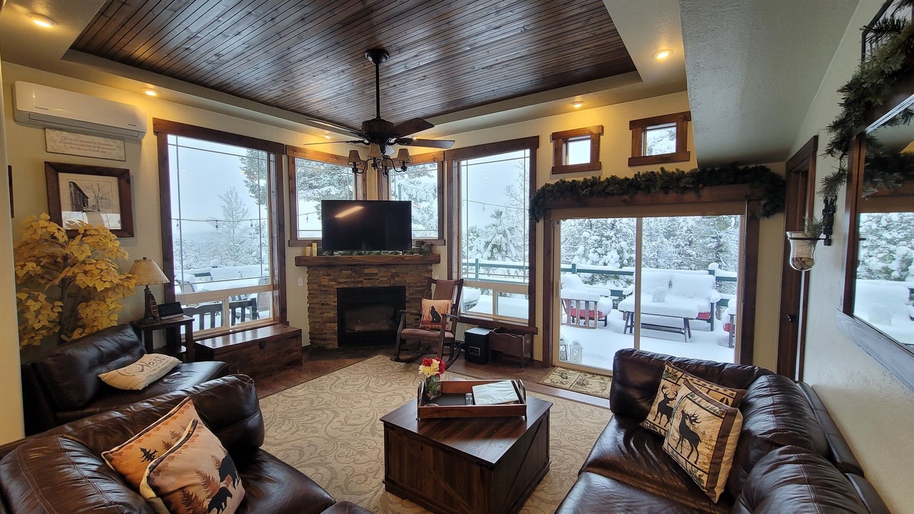 Photo of Livingroom in Divide
