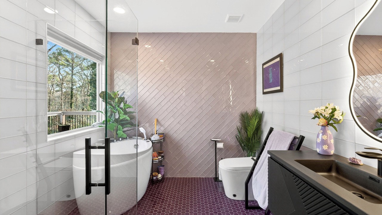 Photo of Bathroom in East Side