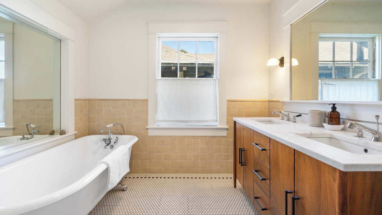 Photo of Bathroom in Mid City
