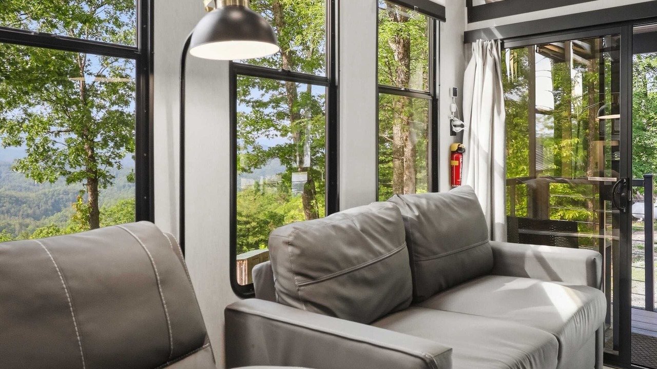 Photo of Livingroom in Tallassee