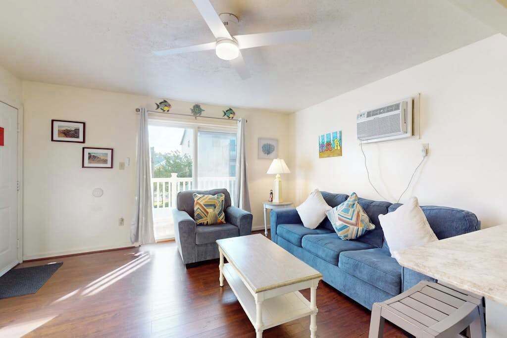 Photo of Livingroom in Caine Woods