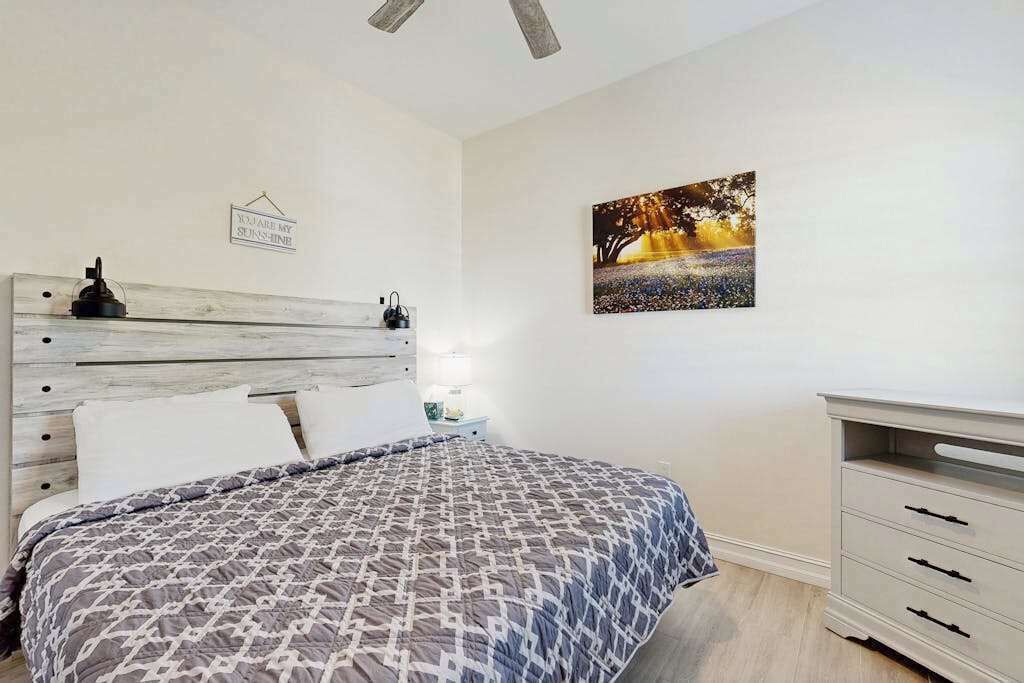Photo of Bedroom in Edgewater