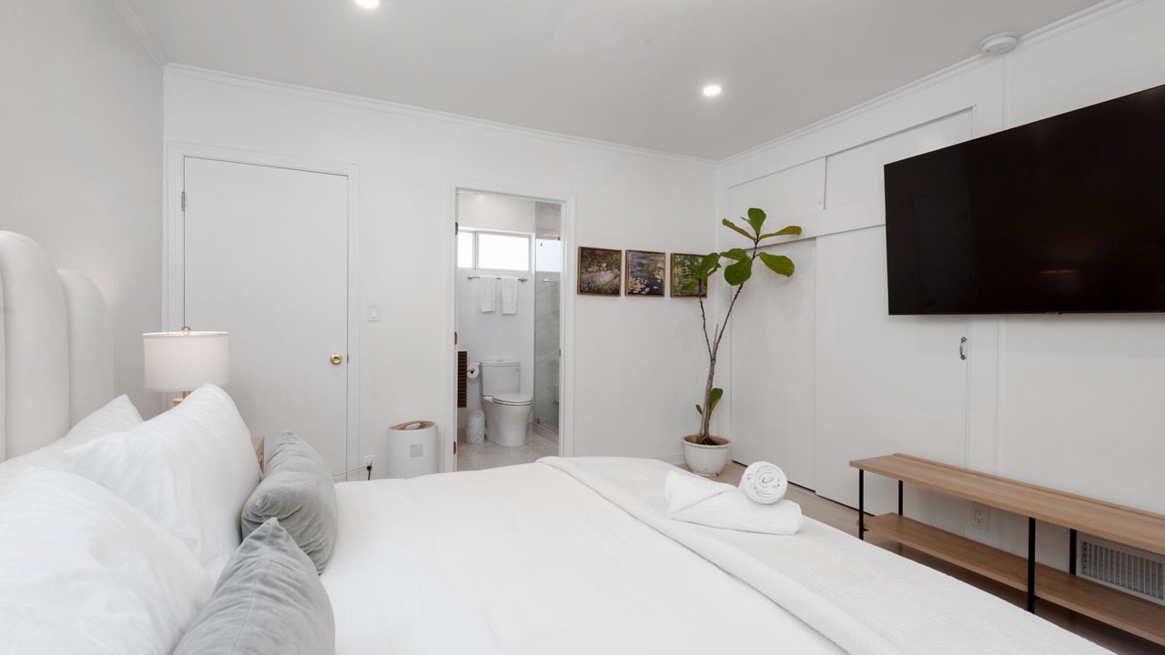 Photo of Bedroom in Pico - Robertson