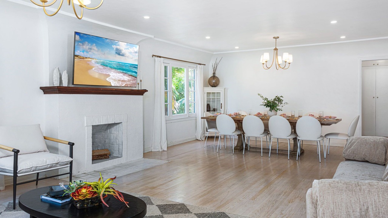 Photo of Livingroom in Pico - Robertson
