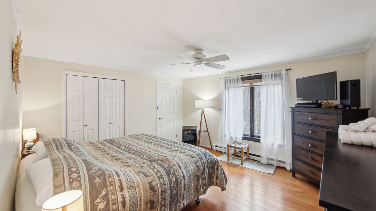 Photo of Bedroom in North Creek