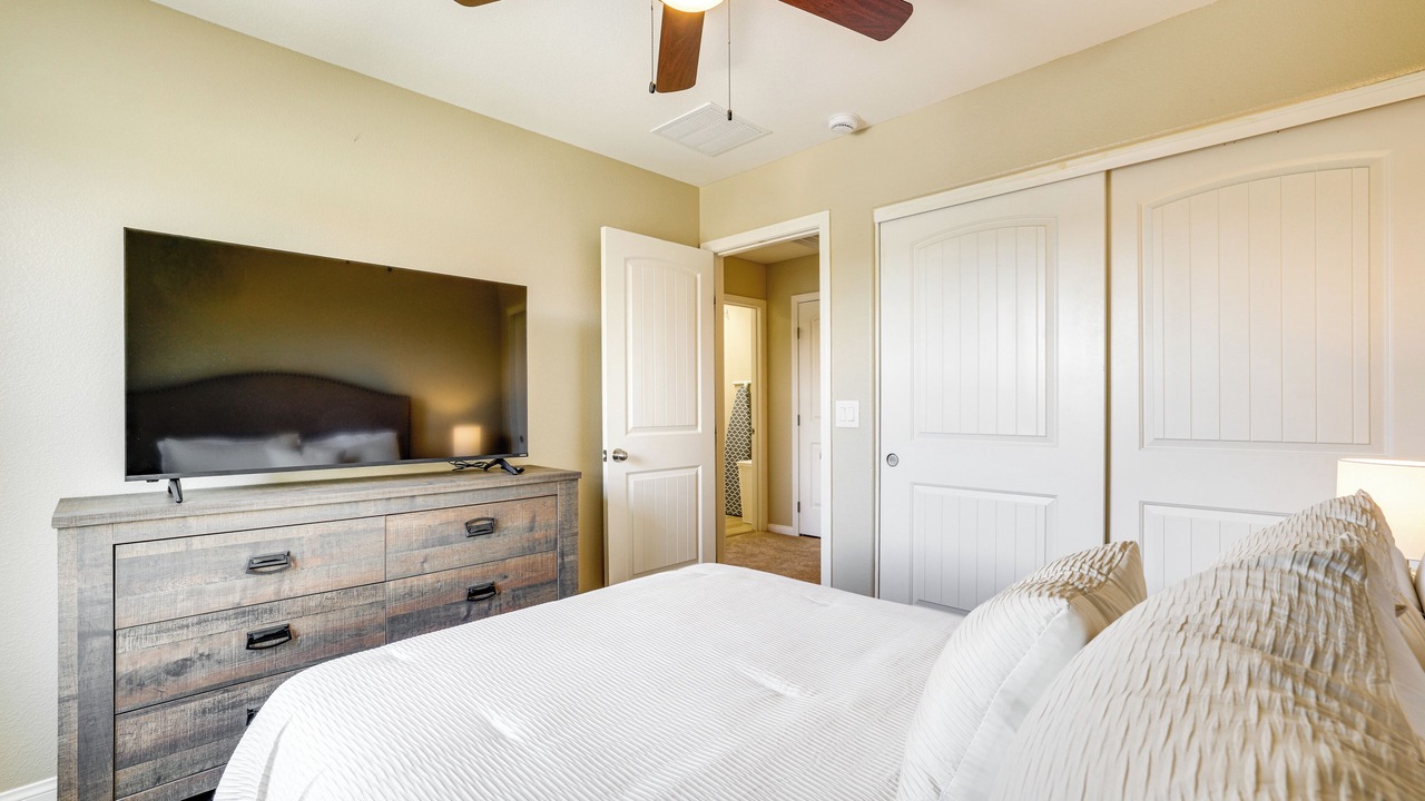 Photo of Bedroom in Enterprise