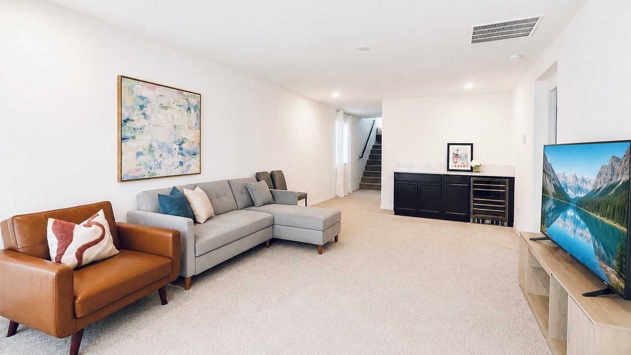 Photo of Livingroom in Enterprise