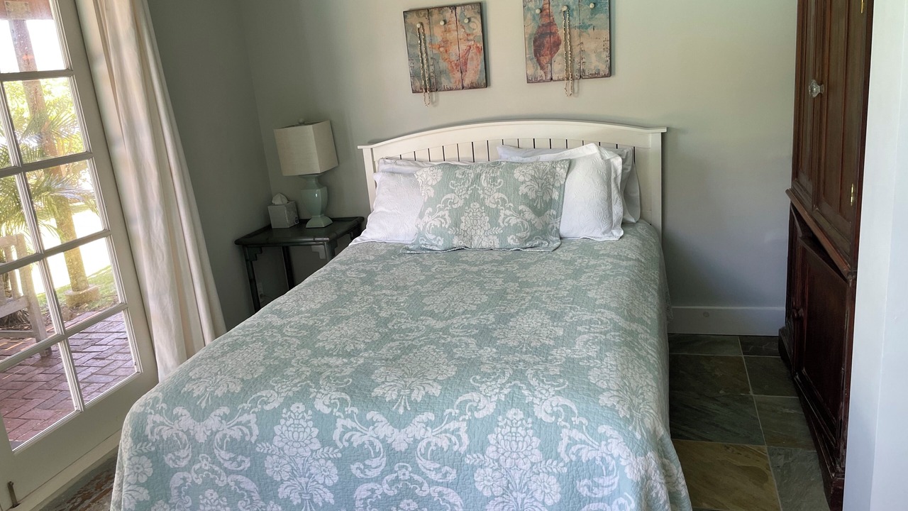 Photo of Bedroom in Portlock
