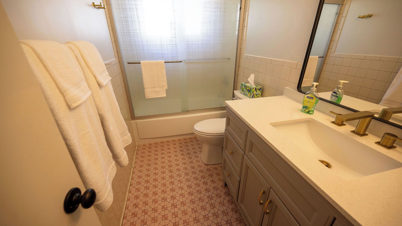 Photo of Bathroom in Near Northwest