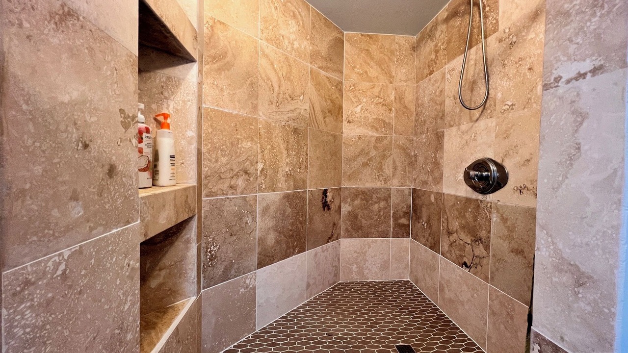 Photo of Bathroom in Downtown Honolulu