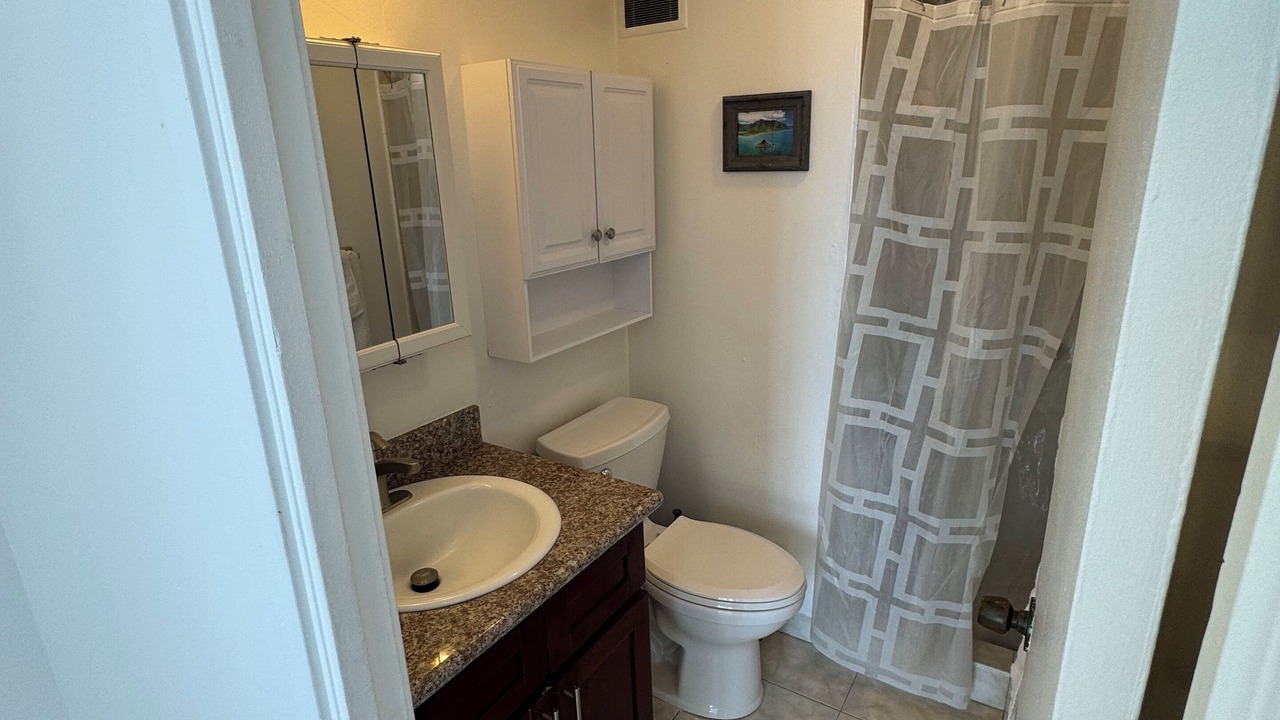 Photo of Bathroom in Downtown Honolulu