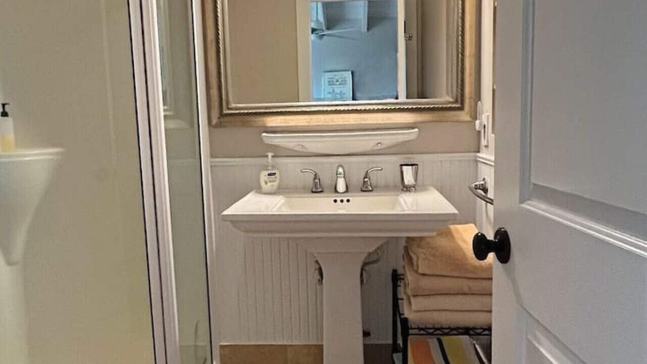 Photo of Bathroom in Maunaloa