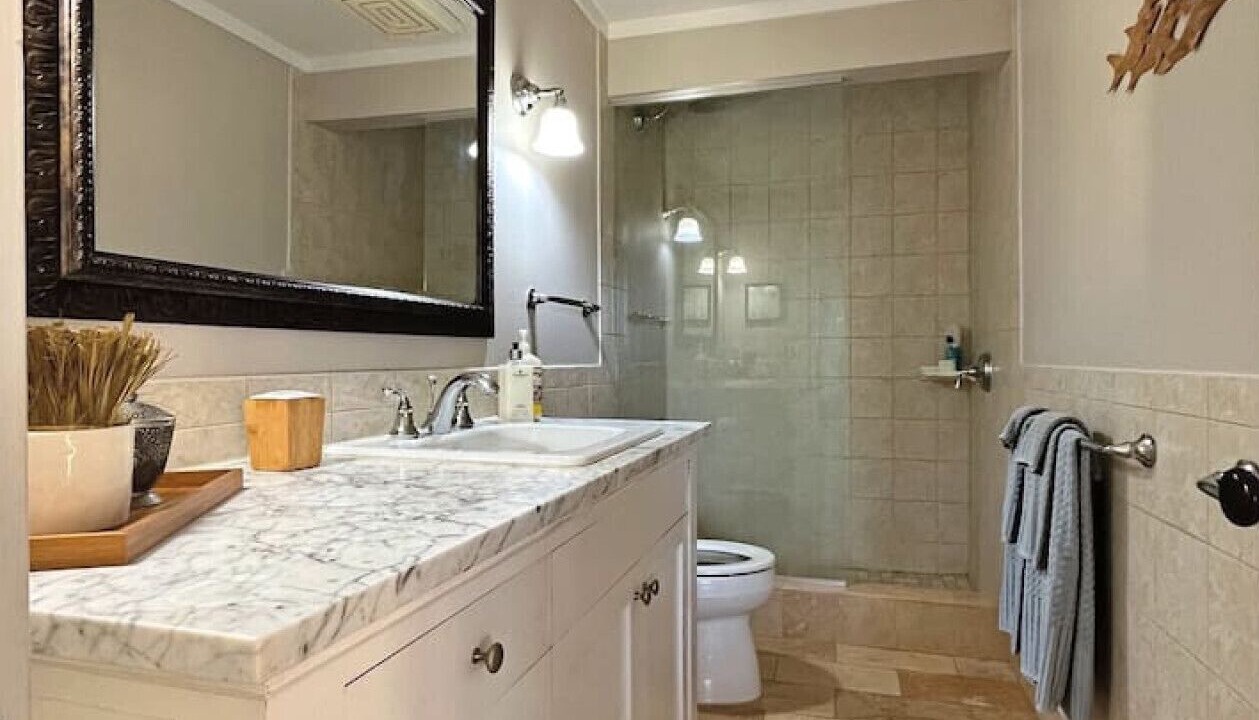Photo of Bathroom in Maunaloa