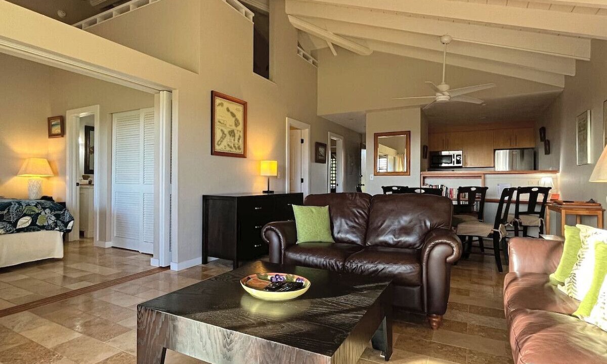 Photo of Livingroom in Maunaloa