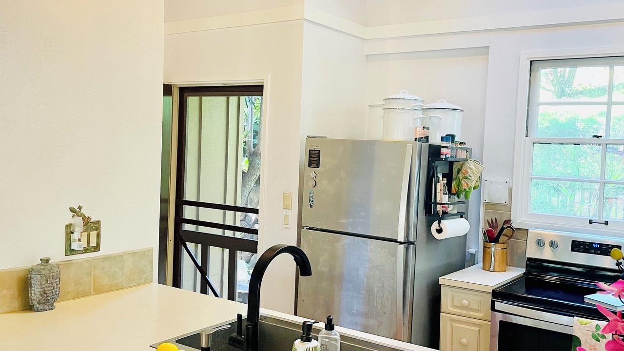 Photo of Kitchen in Maunaloa