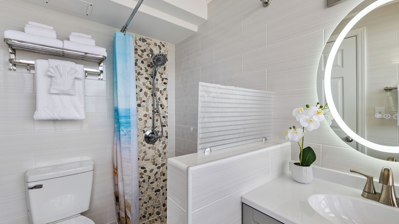 Photo of Bathroom in McCully - Moiliili