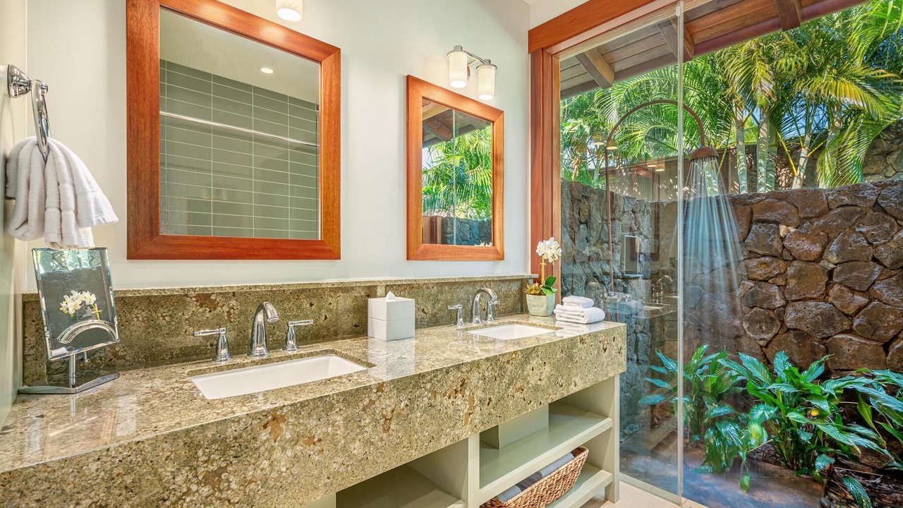 Photo of Bathroom in Poipu