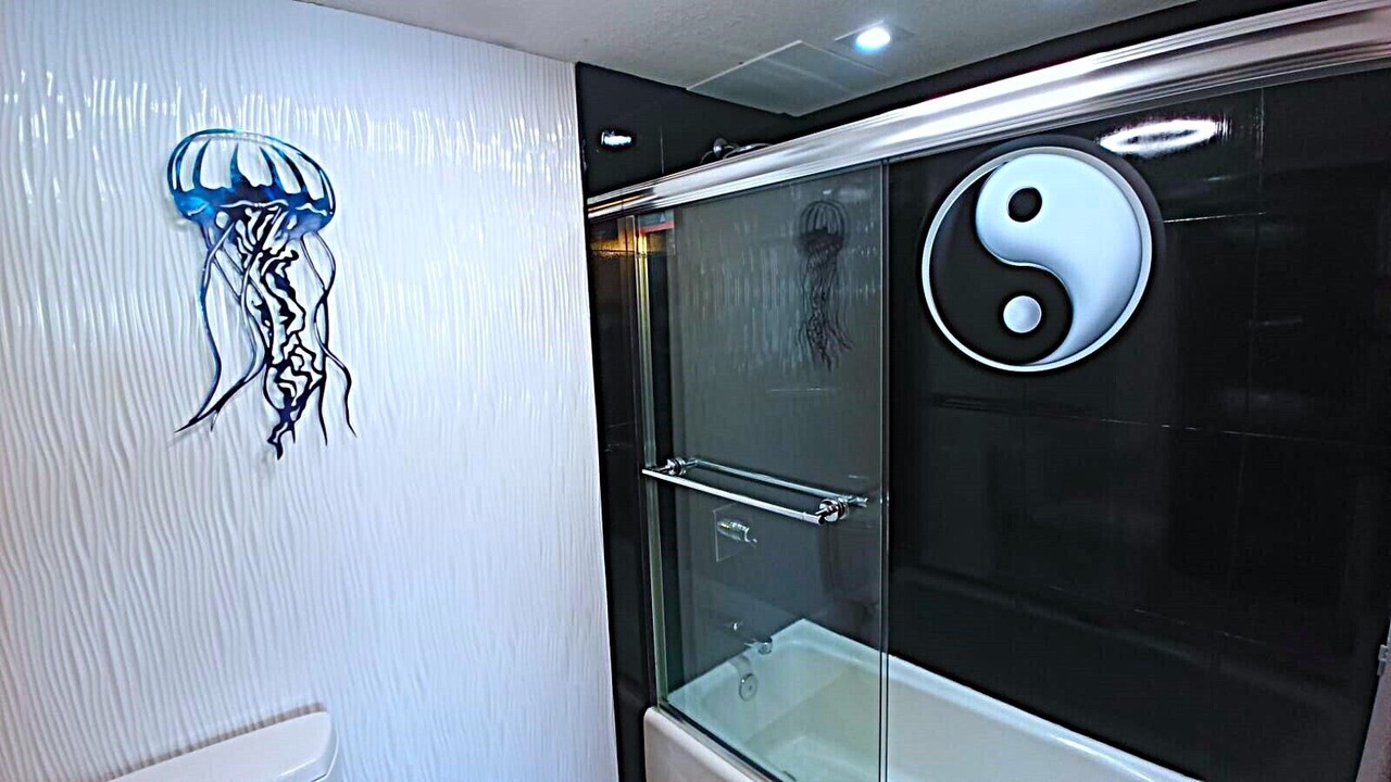 Photo of Bathroom in Diamond Head - Kapahulu - St. Louis