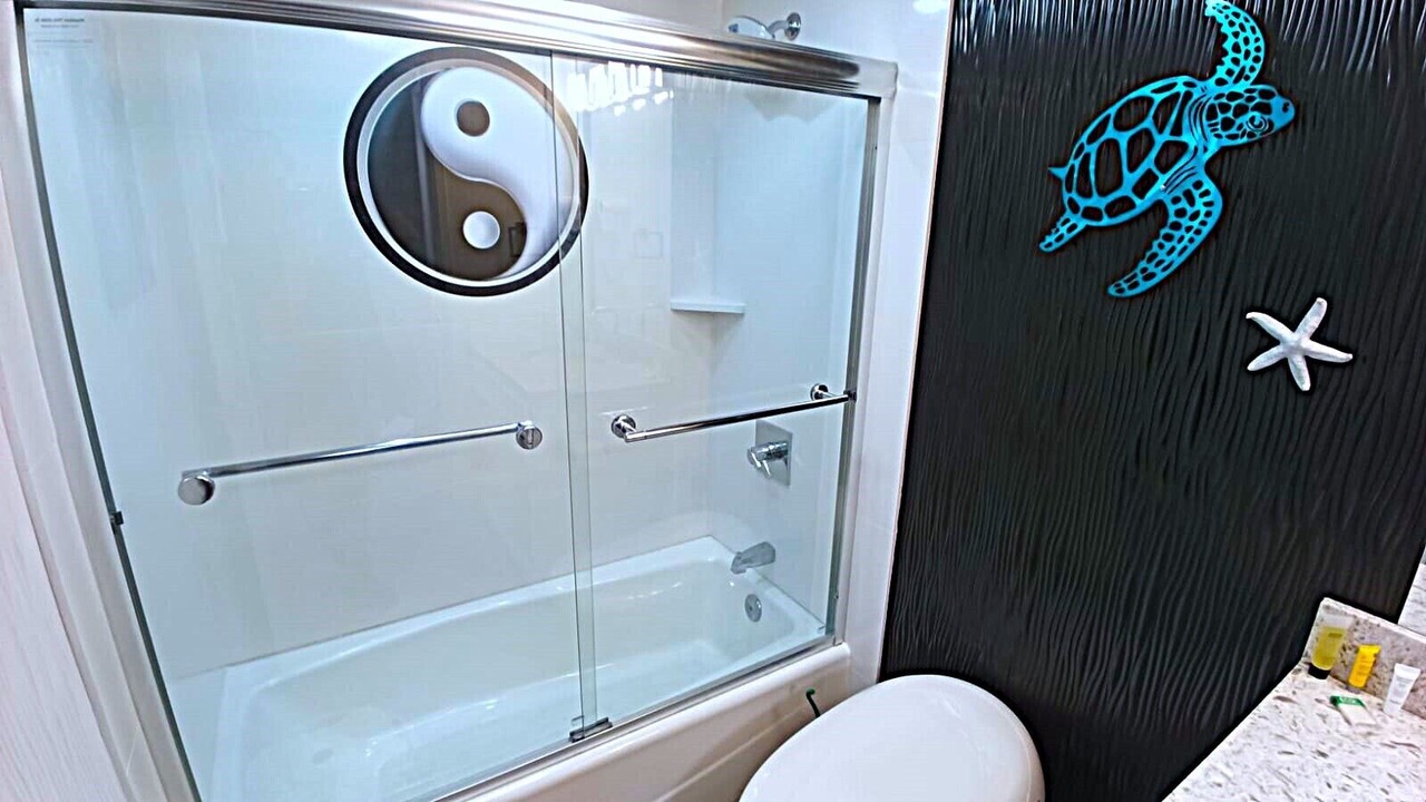 Photo of Bathroom in Diamond Head - Kapahulu - St. Louis