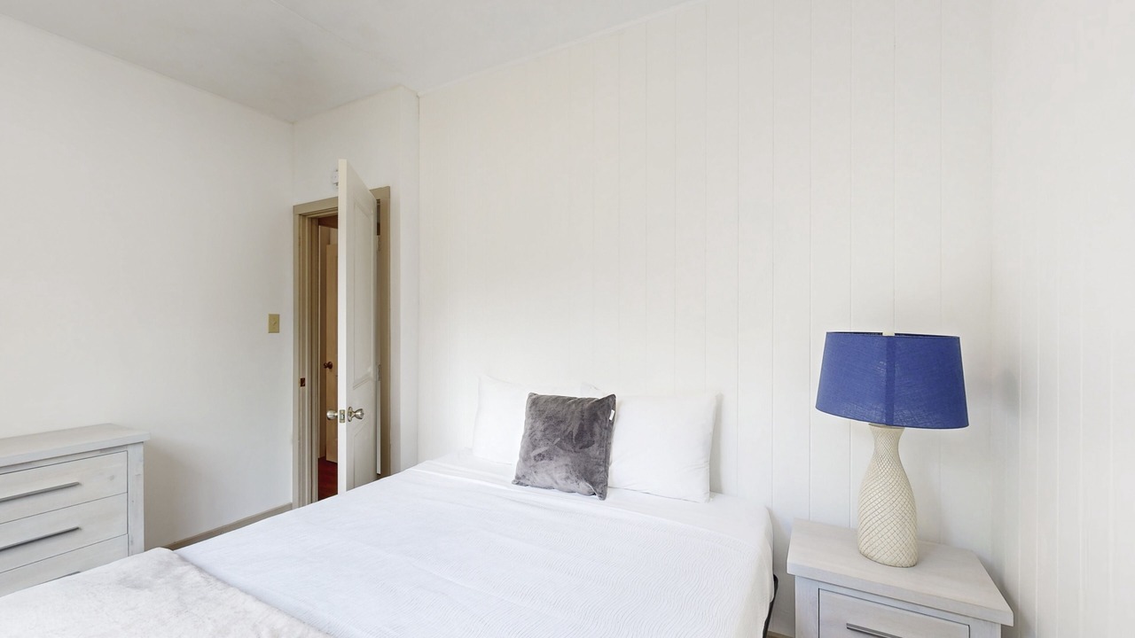 Photo of Bedroom in Kalihi Valley