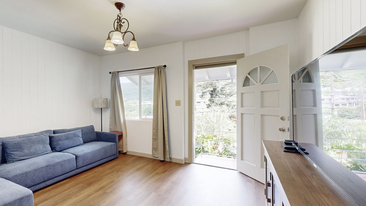 Photo of Livingroom in Kalihi Valley