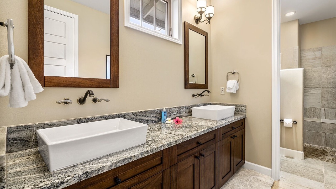 Photo of Bathroom in Keauhou