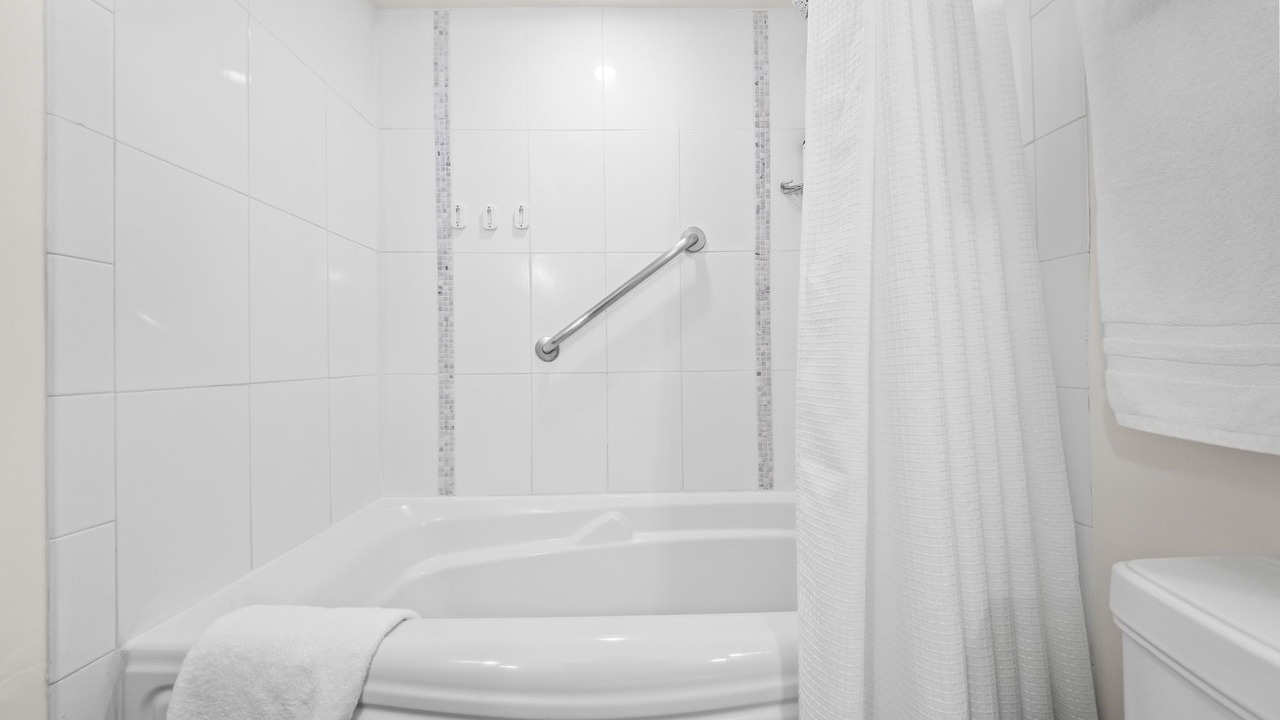 Photo of Bathroom in Ala Moana