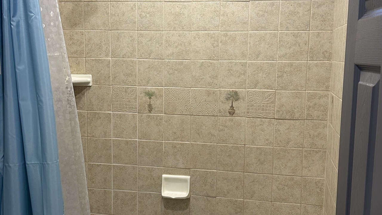 Photo of Bathroom in Maunaloa