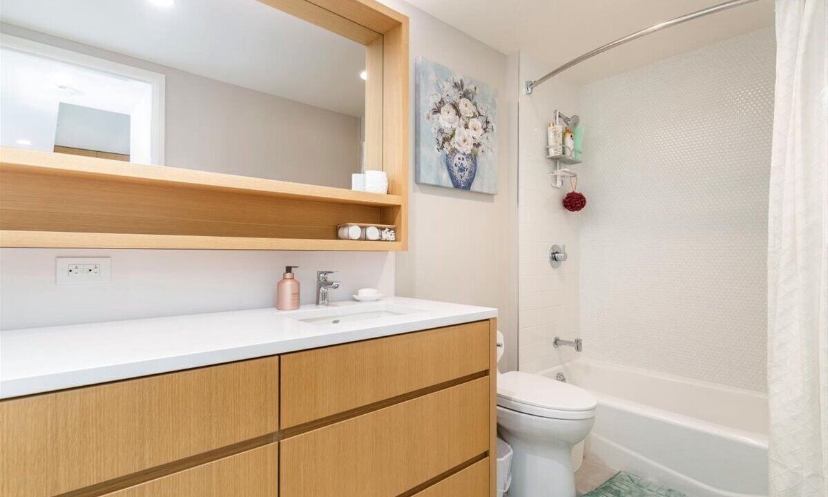 Photo of Bathroom in Ala Moana