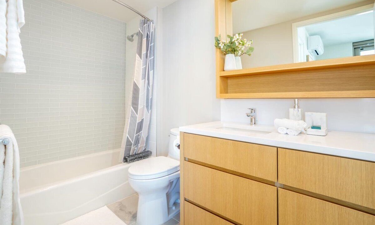 Photo of Bathroom in Ala Moana