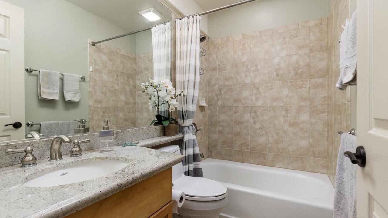Photo of Bathroom in Kulalani