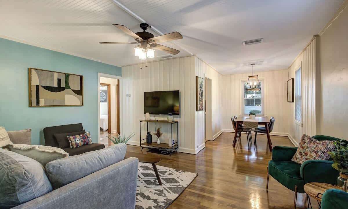 Photo of Livingroom in Murray Hill