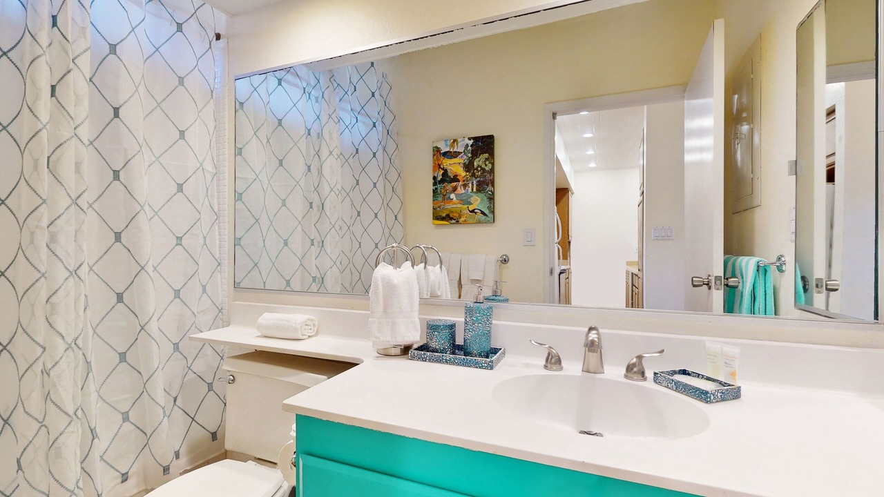 Photo of Bathroom in Maunaloa
