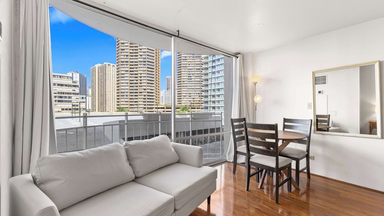 Photo of Livingroom in Waikiki