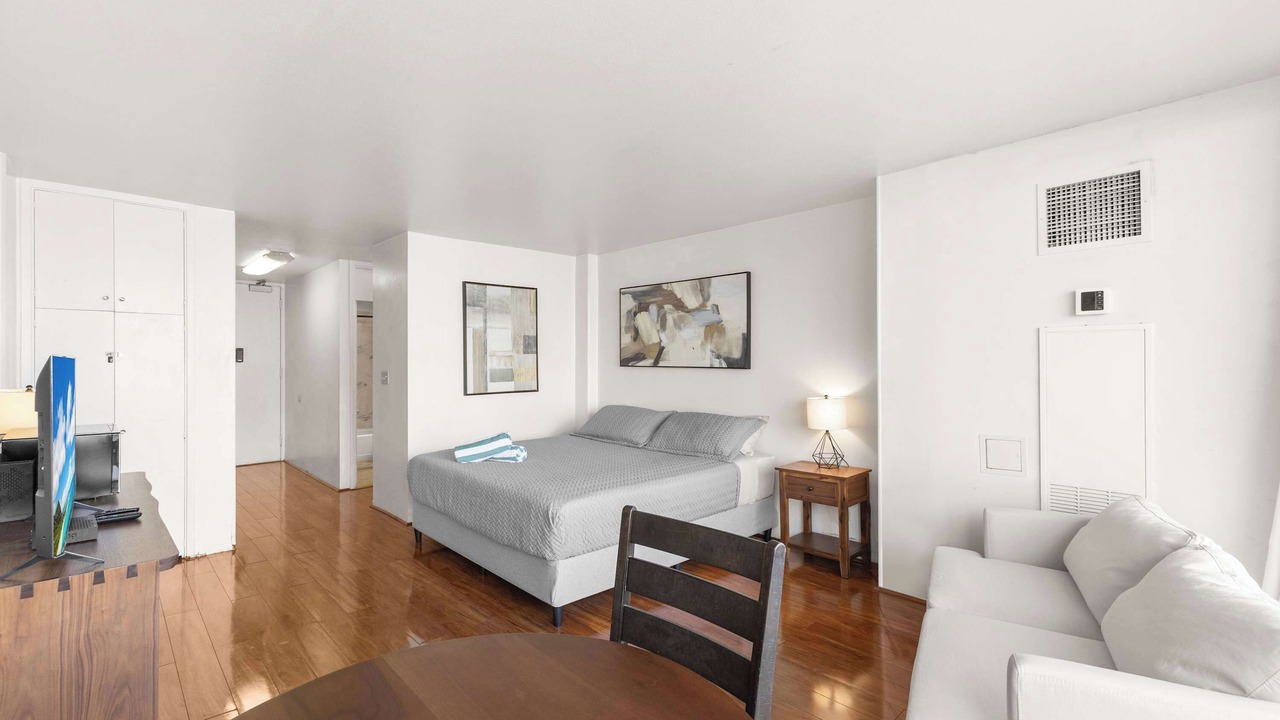 Photo of Bedroom in Waikiki