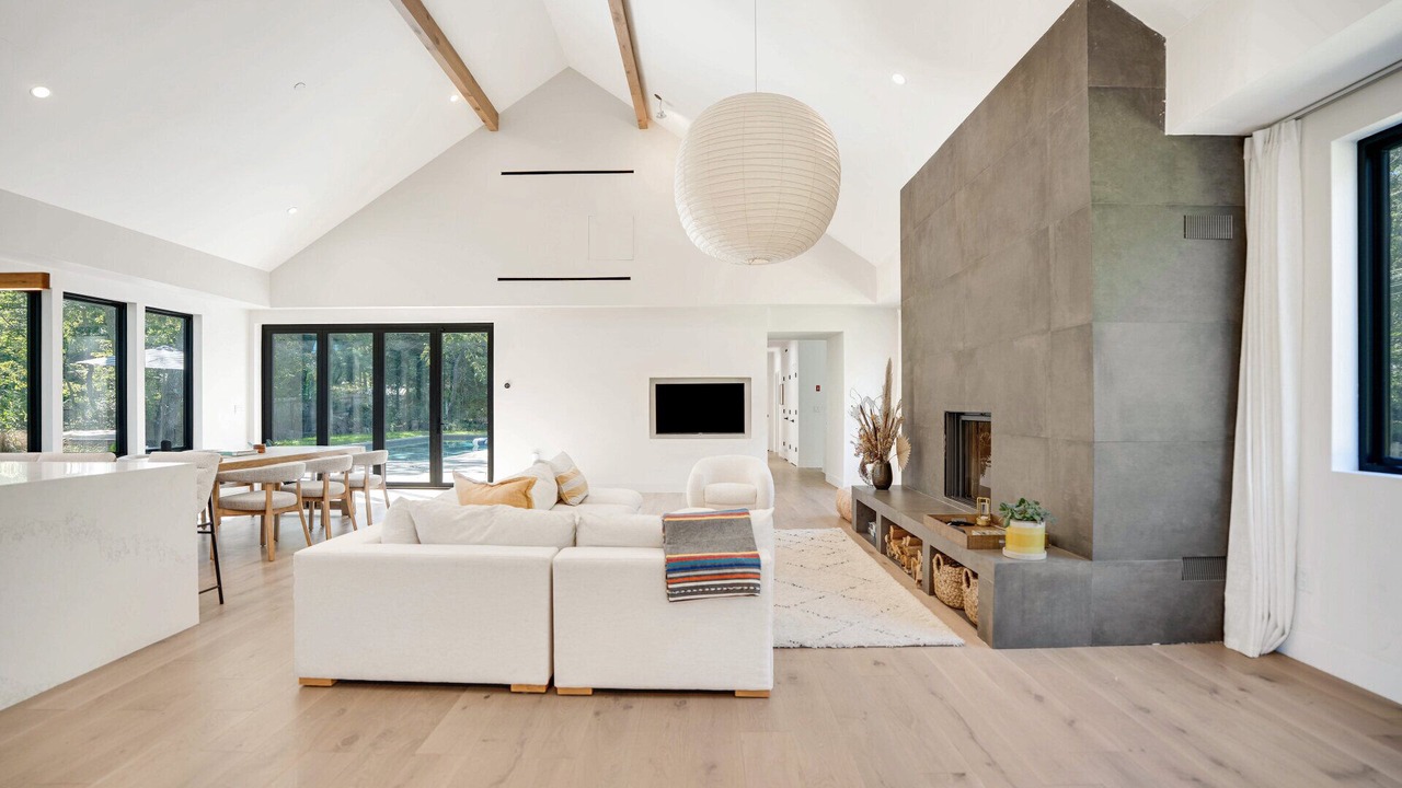 Photo of Livingroom in Northwest Harbor