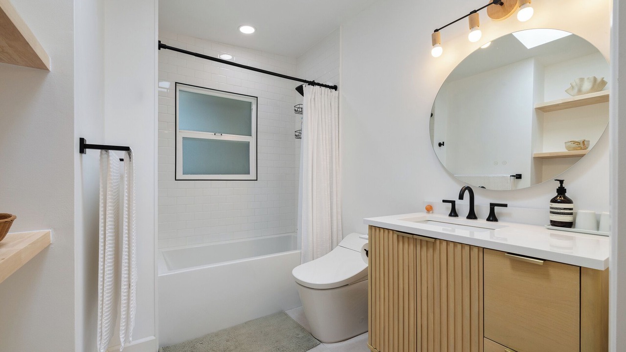 Photo of Bathroom in Manoa